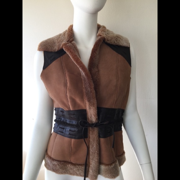 NWT Révue shearling vest w/brown leather accents & front tie closure - Picture 2 of 15